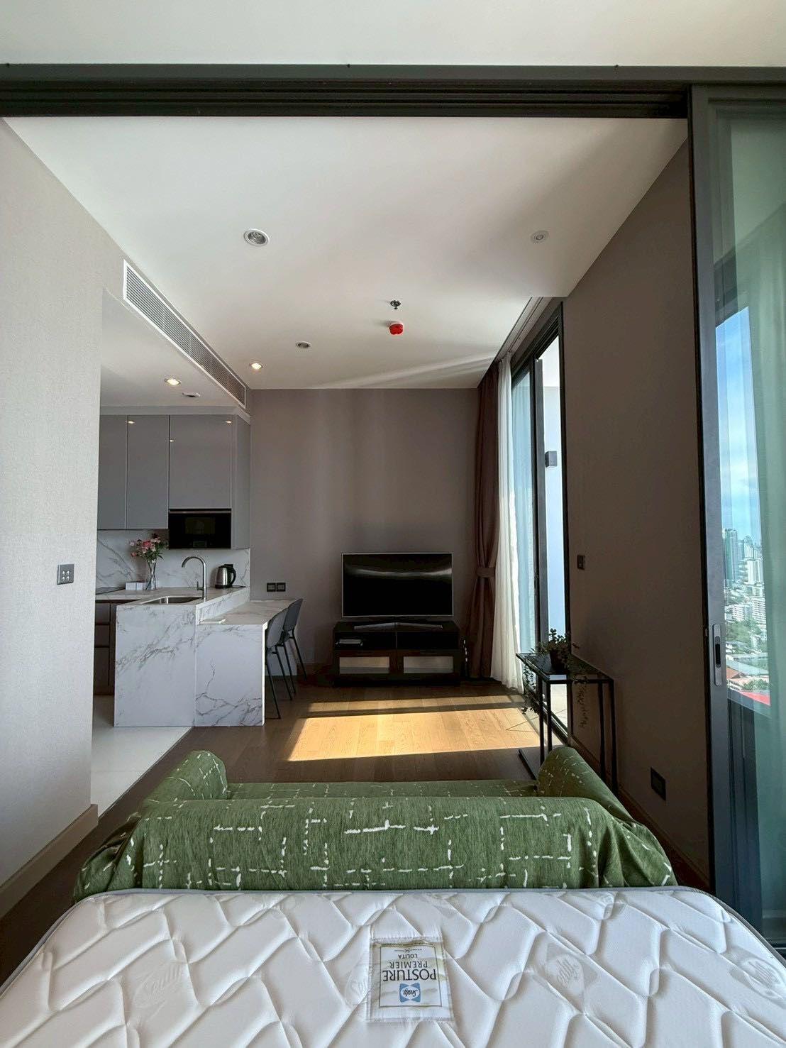 ให้เช่า The Esse at Singha Complex 1 ห้องนอน ขนาด 35.79 ตร.ม. ติด MRT เพชรบุรี – รูปที่ 2