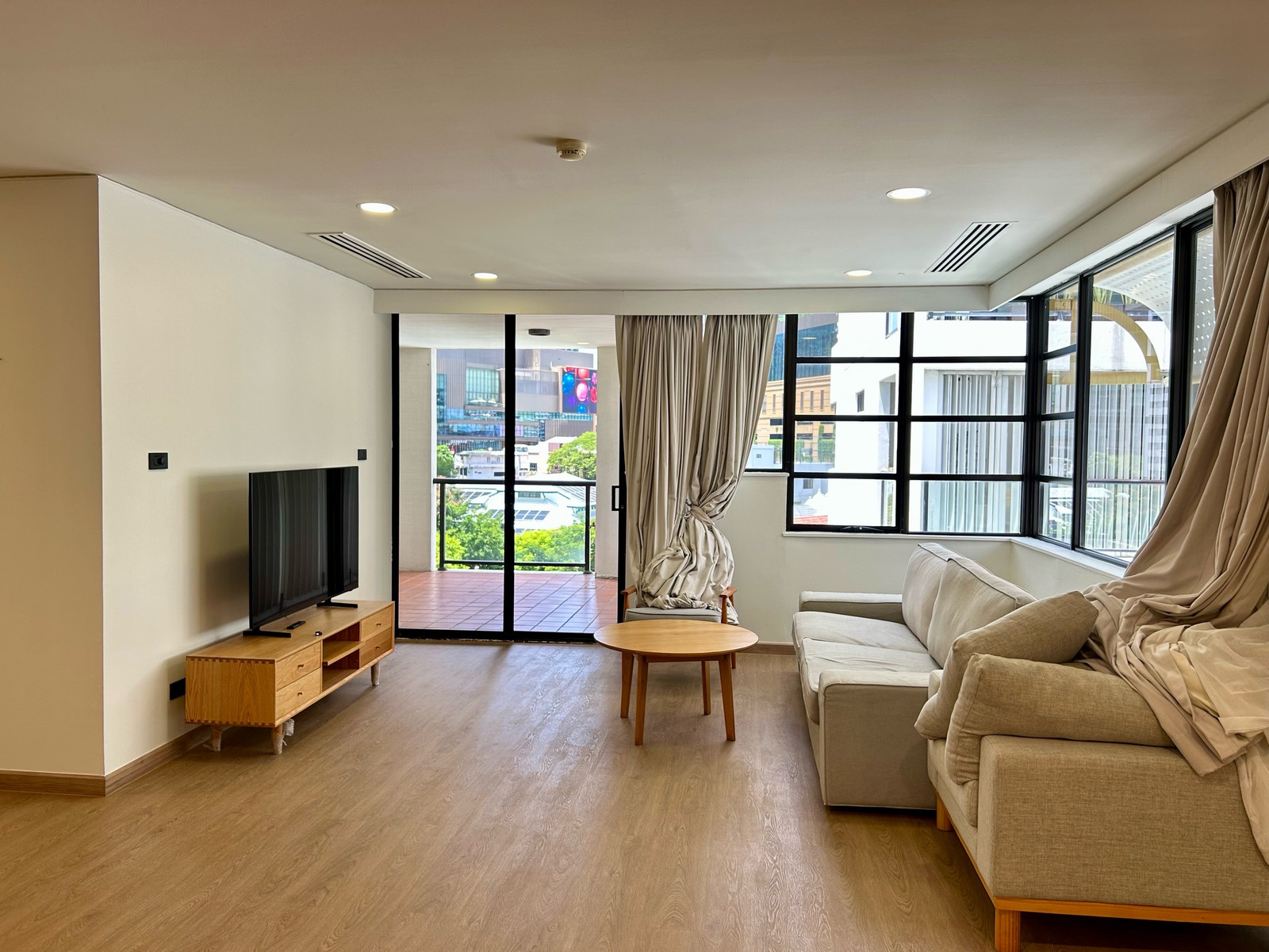 3 Bedroom 3 Bathroom and Miad room for Rent in Sathorn. 3 Bedroom 3 Bathroom and Miad room for Rent in Sathorn.