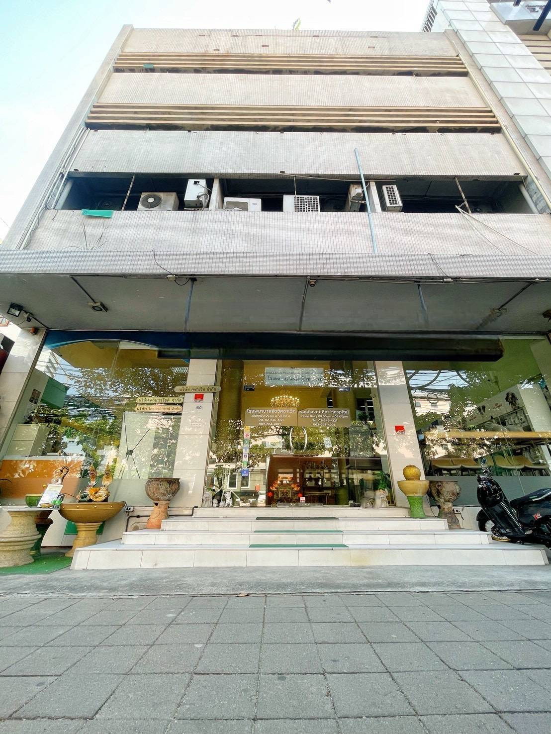 For Sale / Rent Commercial Building on main road of Ratchada For Sale / Rent Commercial Building on main road of Ratchada