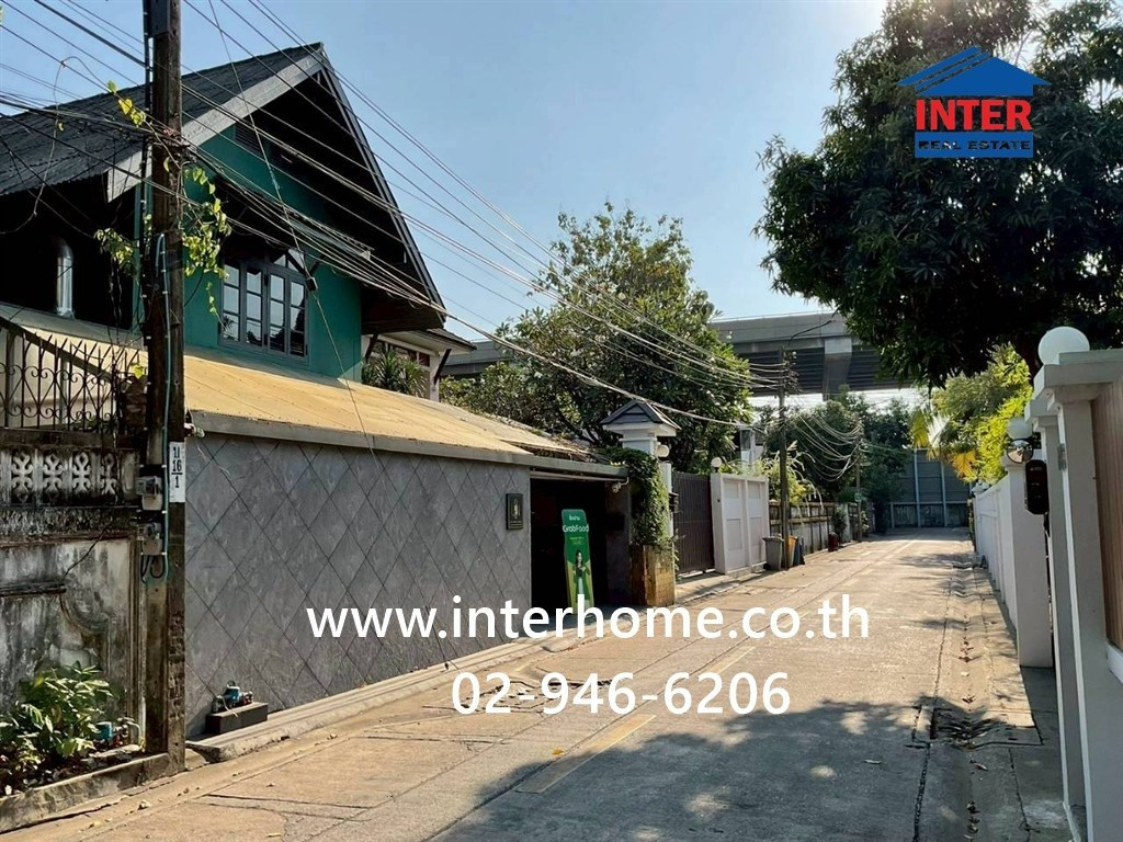 2-story detached house, 98 sq m. Detached house, Soi Sukhumvit 62, Intersection 1, Sukhumvit Road, Old Railway Road, Sukhumvit 62, Phra Khanong District, Bangkok. 2-story detached house, 98 sq m. Detached house, Soi Sukhumvit 62, Intersection 1, Sukhumvit Road, Old Railway Road, Sukhumvit 62, Phra Khanong District, Bangkok.