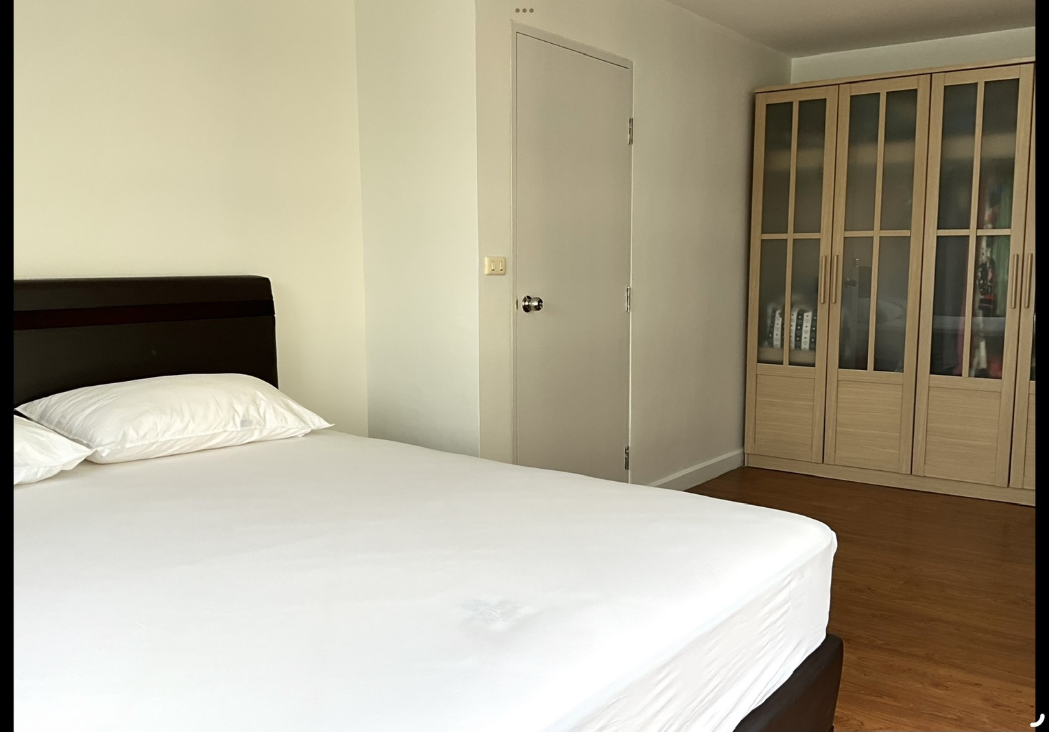 🏙️✨ ขาย: คอนโด วัน สาทร – ถนนเย็นอากาศ ห้องมุม รีโนเวทใหม่ขนาด 51.42 ตร.ม. ใกล้สถานีรถไฟฟ้า MRT ลุมพินี | วัน แบงค็อก (One Bangkok)  | สถานทูตเยอรมนี 🇩🇪 | สถานทูตออสเตรีย 🇦🇹 – รูปที่ 3