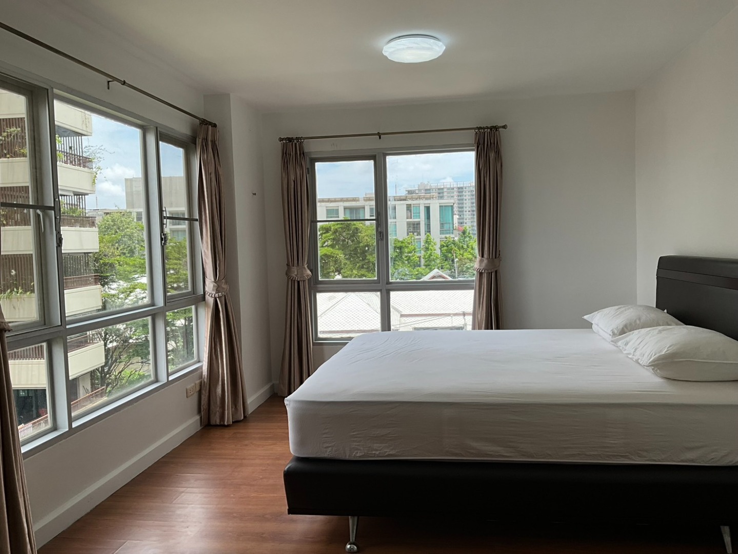 🏙️✨ ขาย: คอนโด วัน สาทร – ถนนเย็นอากาศ ห้องมุม รีโนเวทใหม่ขนาด 51.42 ตร.ม. ใกล้สถานีรถไฟฟ้า MRT ลุมพินี | วัน แบงค็อก (One Bangkok)  | สถานทูตเยอรมนี 🇩🇪 | สถานทูตออสเตรีย 🇦🇹 – รูปที่ 2