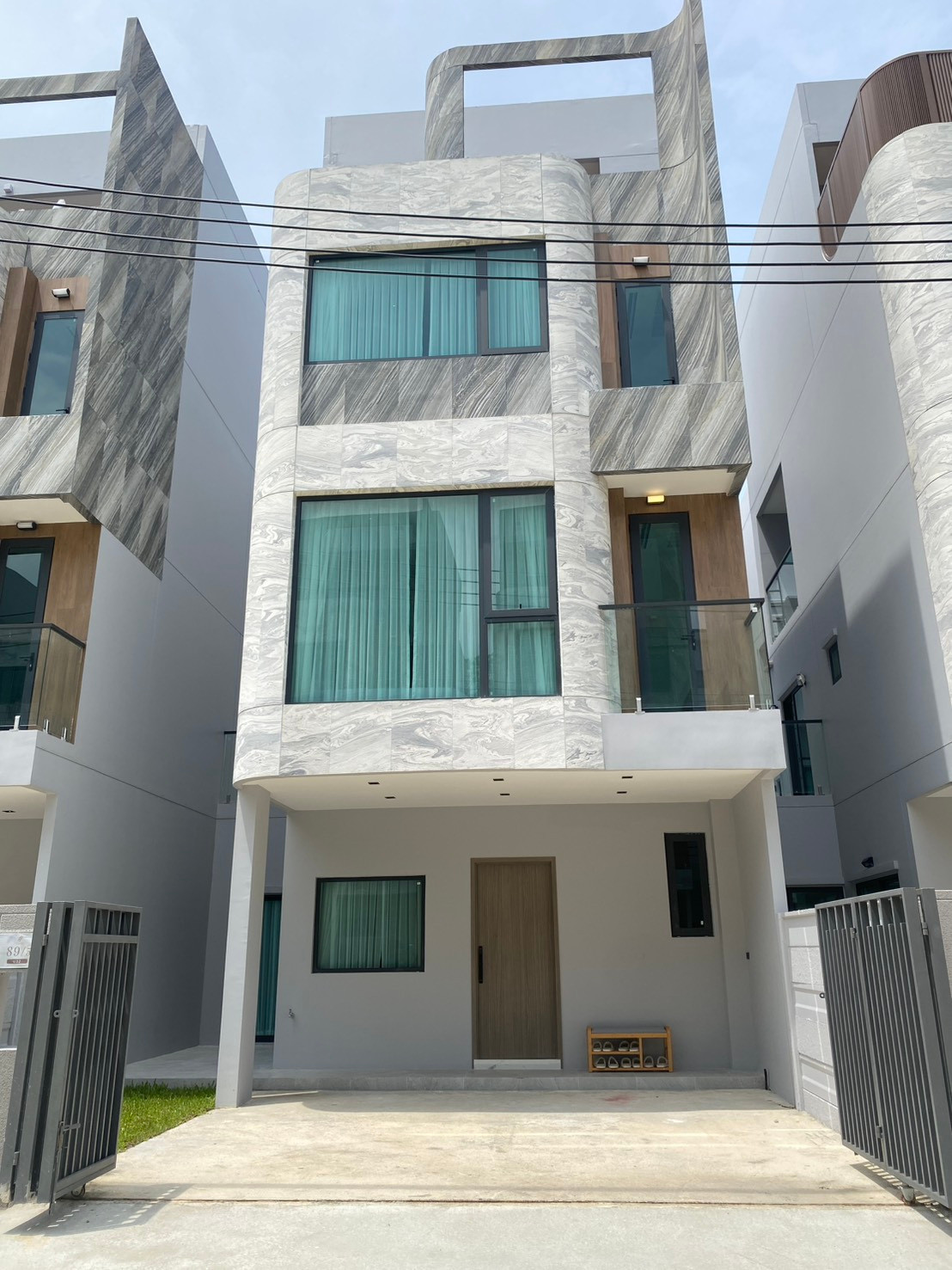 ให้เช่าทาวน์โฮม 3 ชั้น โครงการ 89 Residence Ratchada–Rama 9 แอร์เฟอร์นิเจอร์ครบพน้อมเข้าอยู่ มี 4 ห้องนอน 5ห้องน้ำ ราคาเช่า135,000บาท/เดือน ให้เช่าทาวน์โฮม 3 ชั้น โครงการ 89 Residence Ratchada–Rama 9 แอร์เฟอร์นิเจอร์ครบพน้อมเข้าอยู่ มี 4 ห้องนอน 5ห้องน้ำ ราคาเช่า135,000บาท/เดือน