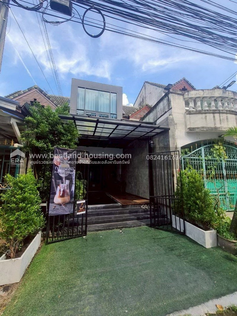 Townhouse for sale Manorom Village 4, good location, convenient travel, whole house renovated. Ready to move in Townhouse for sale Manorom Village 4, good location, convenient travel, whole house renovated. Ready to move in