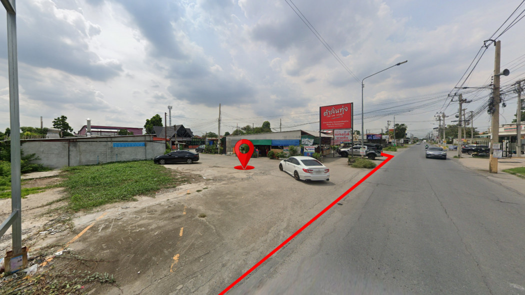 Land for sale with existing buildings. Beautiful plot, road frontage,near Sutarin Village,Lad Sawai Suitable for business. Size: 4-1-15 rai. Land for sale with existing buildings. Beautiful plot, road frontage,near Sutarin Village,Lad Sawai Suitable for business. Size: 4-1-15 rai.