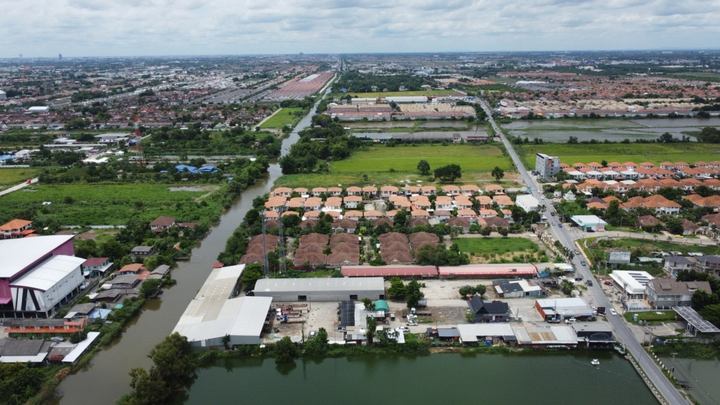 Land for sale with existing buildings. Beautiful plot, road frontage,near Sutarin Village,Lad Sawai Suitable for business. Size: 4-1-15 rai. – รูปที่ 2