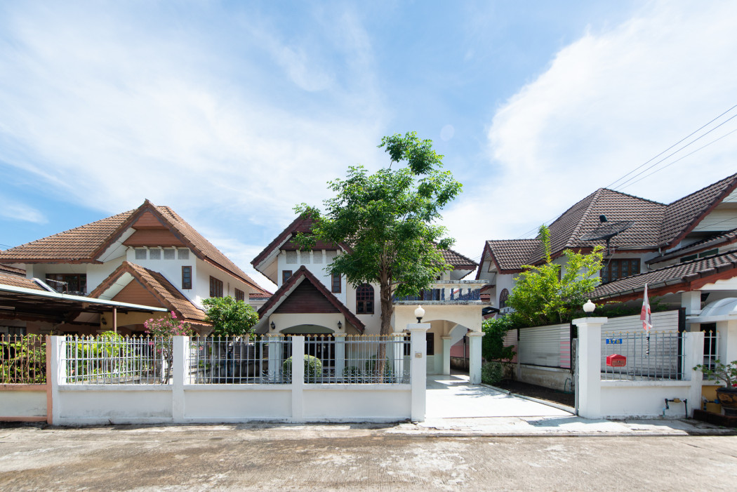 ขายบ้านเดี่ยว 2 ชั้น หมู่บ้านธงชัย พาร์ควิลล์ พื้นที่กว้าง ใกล้ซอย รังสิต-นครนายก 48 ขนาด 60 ตรว ขายบ้านเดี่ยว 2 ชั้น หมู่บ้านธงชัย พาร์ควิลล์ พื้นที่กว้าง ใกล้ซอย รังสิต-นครนายก 48 ขนาด 60 ตรว