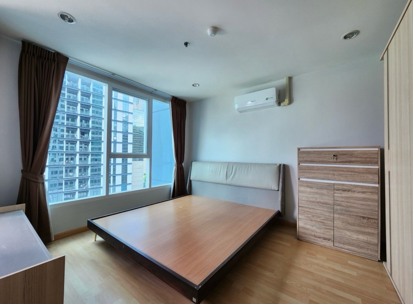 Condo for sale project: Sukhumvit Living Town | Sukhumvit Living Town near MRT-Phetchaburi Condo for sale project: Sukhumvit Living Town | Sukhumvit Living Town near MRT-Phetchaburi