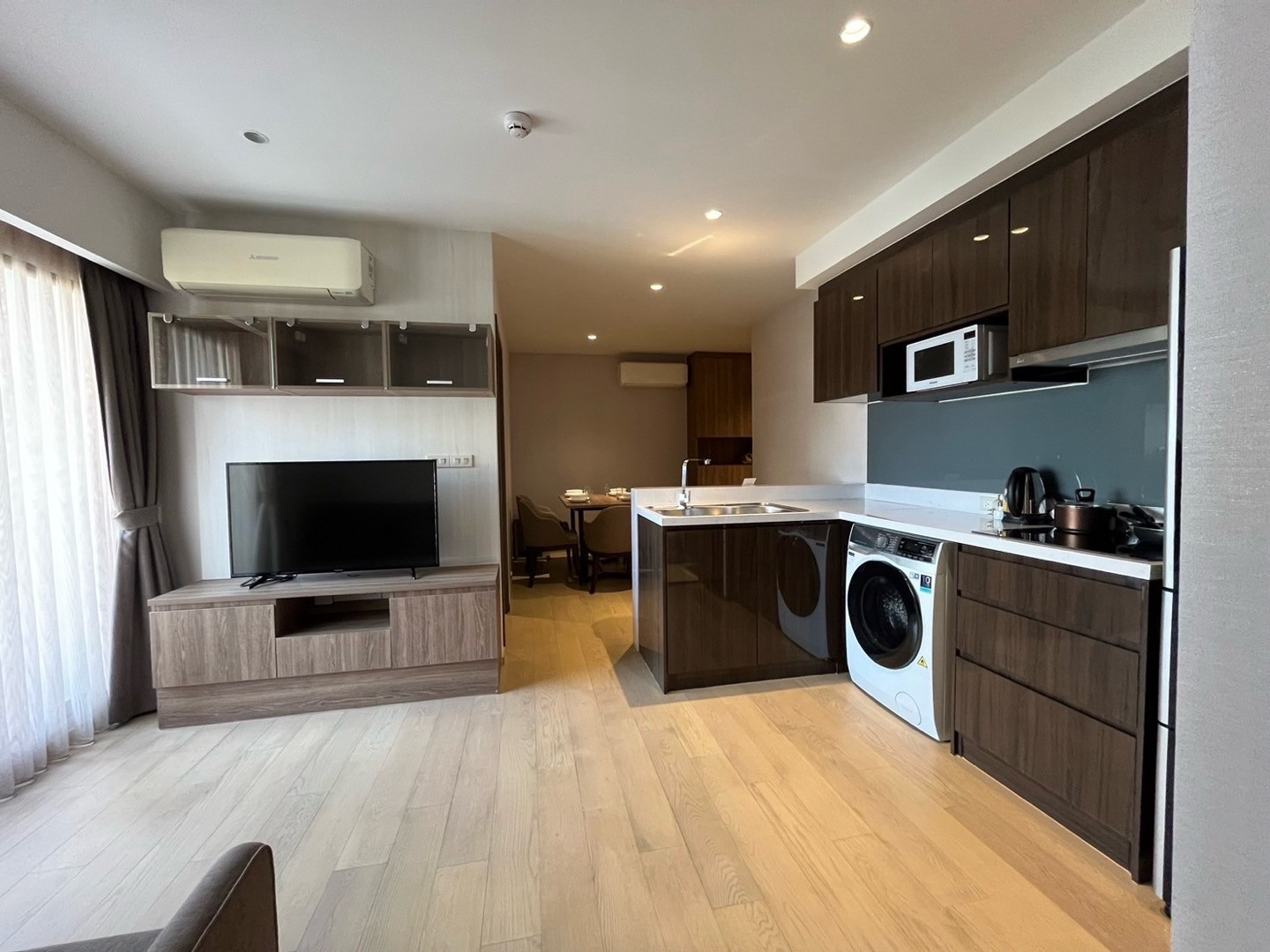 🏬 Runesu thonglor5 (รูเนะสุ ทองหล่อ5) ให้เช่า‼️2Br 1Bath 43 sq.m. ชั้นสูง วิวสวย..ไม่ Block วิว + Bathtub 🛁 ห้องใหม่ มีผู้เช่ามา 1 ปีเท่านั้น