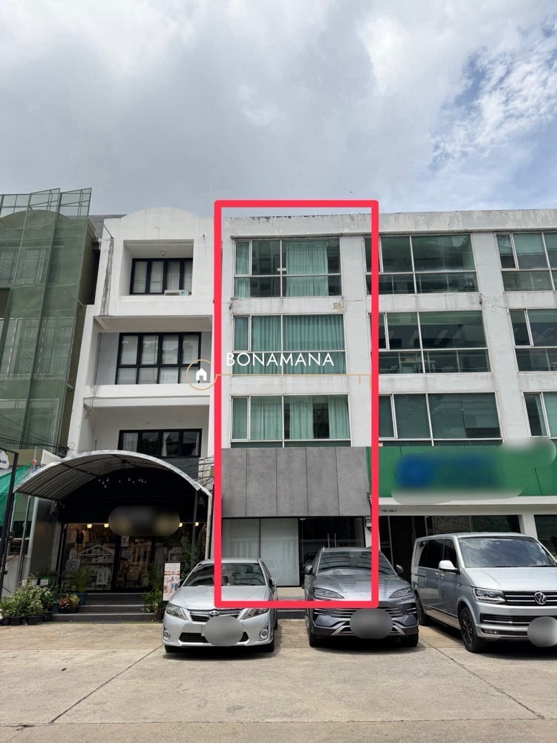 ให้เช่าอาคารพาณิชย์ 4 ชั้น พร้อมที่จอดรถ สุขุมวิท 39 | ใกล้ EmQuartier และโรงเรียนนานาชาติ