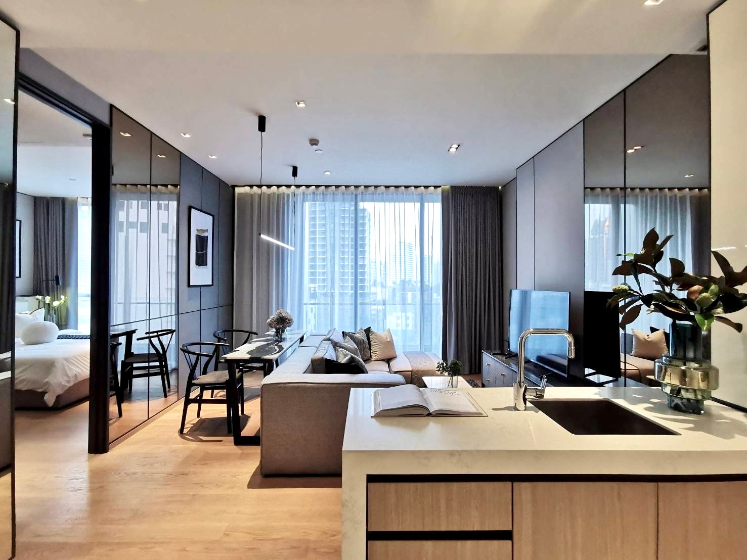 Beatniq Sukhumvit 32: 250m.to BTS Thonglor 1bed 1bath 55sqm 17,000,000 Pool view Am: 0656199198 Beatniq Sukhumvit 32: 250m.to BTS Thonglor 1bed 1bath 55sqm 17,000,000 Pool view Am: 0656199198