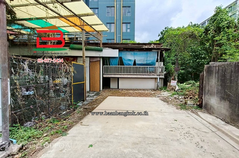 ที่ดินพร้อมสิ่งปลูกสร้าง หมู่บ้านพรประดิษฐ์ สุขุมวิท 50 (ใกล้โลตัสสุขุมวิท 50) เนื้อที่ 64,69 ตรว. แขวงพระโขนง เขตคลองเตย – รูปที่ 2