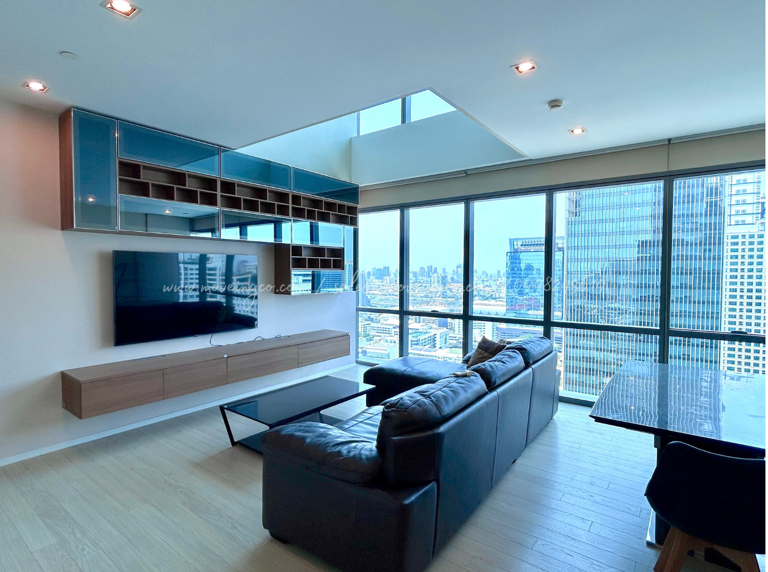 Duplex Type unit on high floor - 2 Bedrooms near Asoke BTS