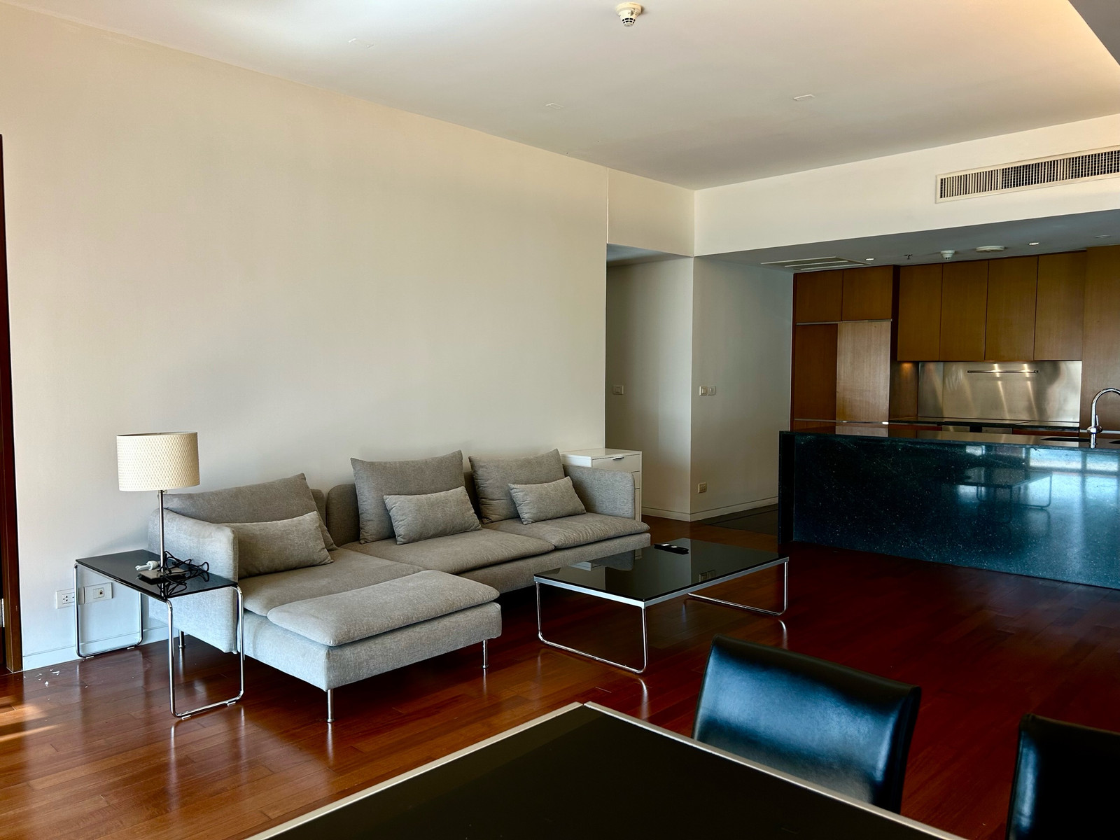 LUXULY 2 BEDROOM UNIT AT RAJDAMRI FOR RENT
LUXULY 2 BEDROOM UNIT AT RAJDAMRI FOR RENT