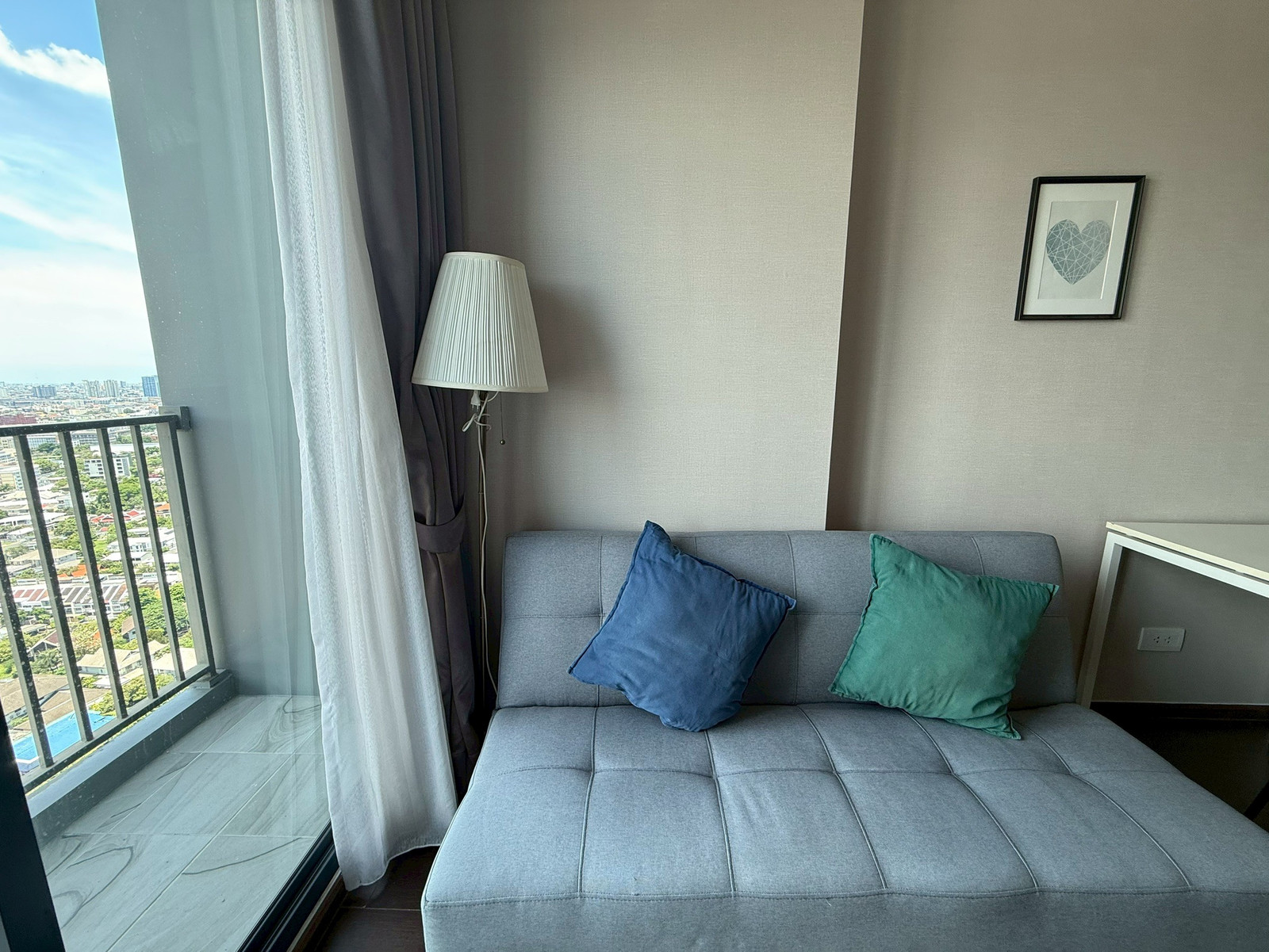 C Ekkamai condo ให้เช่า 1 ห้องนอน ชั้นสูง วิวไม่บล็อก (3207) – รูปที่ 3