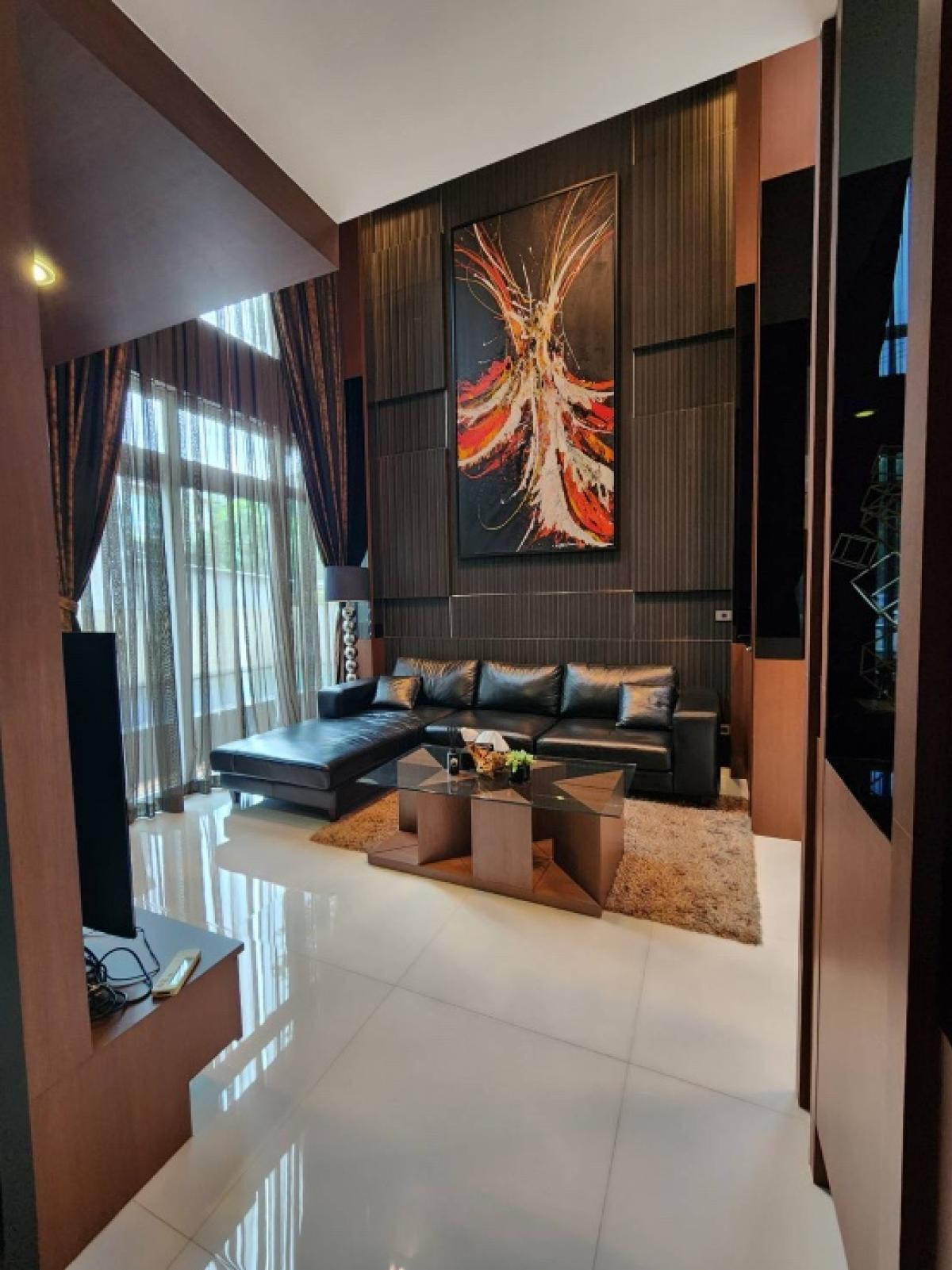 ให้เช่าบ้านเดี่ยว 3 ชั้น ตกแต่งสวยหรู แอร์เฟอร์นิเจอร์ครบ พร้อมสระว่ายน้ำส่วนตัว โครงการThe Gallery House Pattern มี4 ห้องนอน  6 ห้องน้ำ  1 ห้องแม่บ้าน ราคาเช่า160,000บาท(รวมส่วนกลาง) – รูปที่ 3