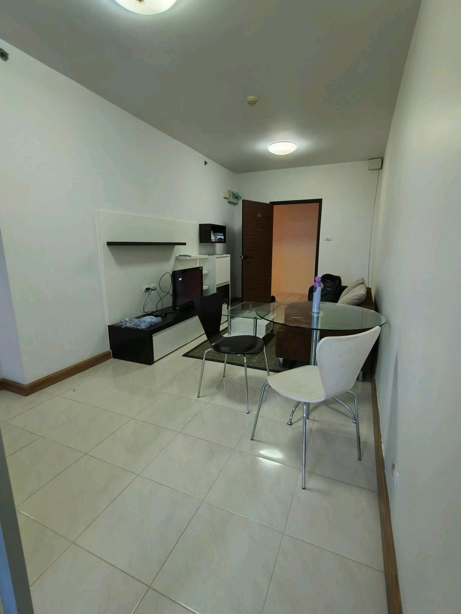 Condo for rent, Supalai Park Ratchaphruek-Phetkasem, 33rd floor, city view, beautiful room. If interested, make an appointment to see the room.