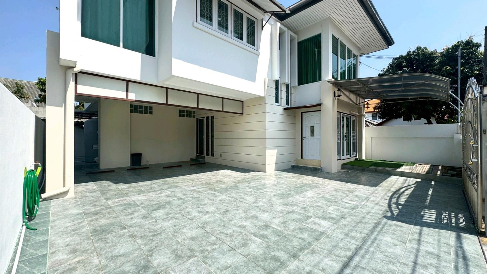 ขาย-เช่า บ้านเดี่ยว 2 ชั้น
📍 พัฒนาการ – ศรีนครินทร์ 🏘️ หมู่บ้านเคหะนคร 3 | ซอยพัฒนาการ 50
รีโนเวท ทาสีบ้านภายใน – ภายนอก ซักม่าน ล้างแอร์ใหม่ ทั้งหมด
━━━━━━━━━━━━━━
📐 รายละเอียดบ้าน
ซ.26
▫️ 📏 เนื้อที่ 54 ตารางวา
▫️ 📐 พื้นที่ใช้สอย 185  – รูปที่ 2