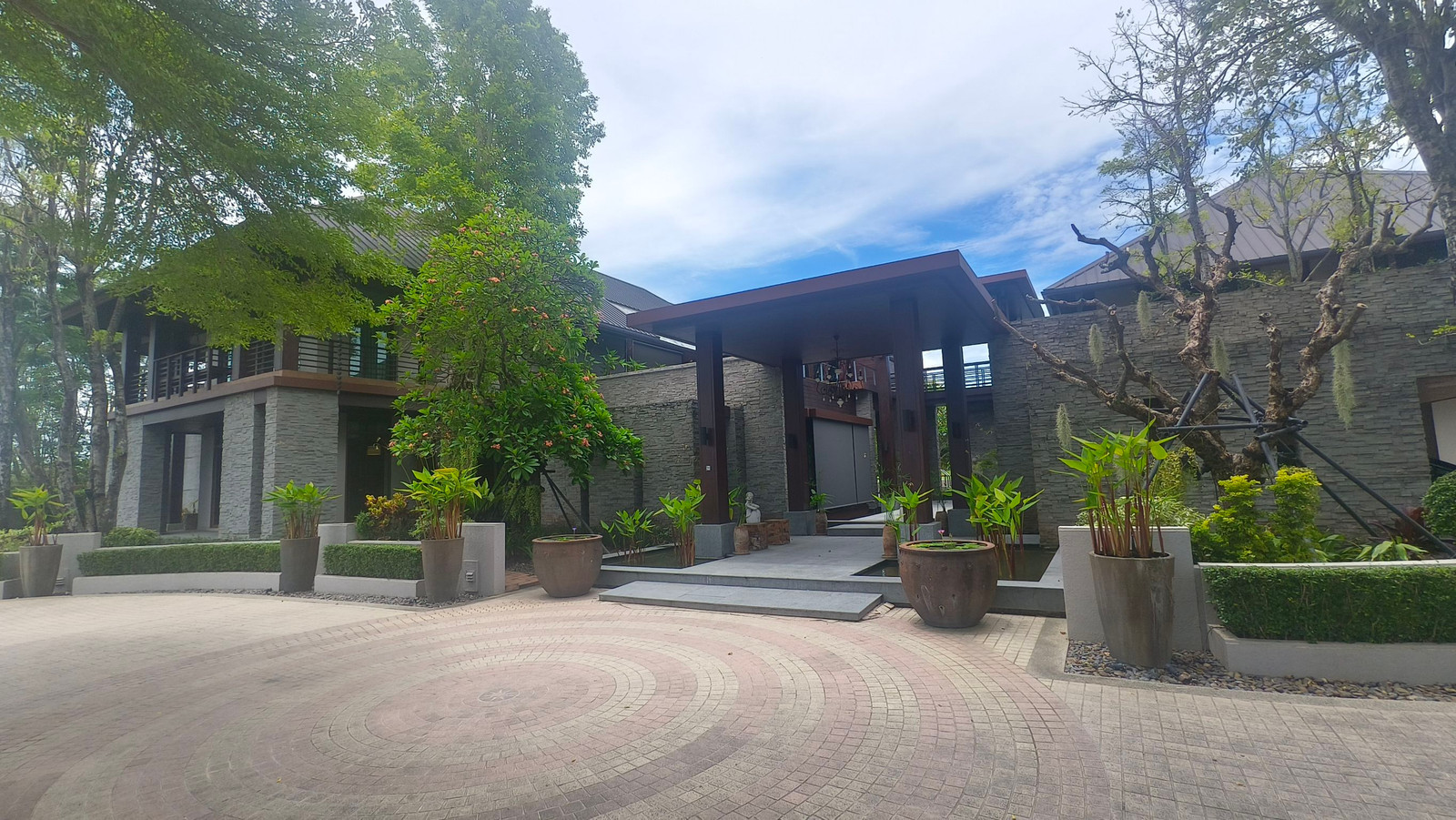 ขายบ้านกึ่งรีสอร์ทสไตล์ Modern Japanese อยู่ติดสนามกอล์ฟและบึงขนาดใหญ่ ตั้งอยู่ในโครงการกฤษดา ซิตี้ กอล์ฟ ฮิลล์(โครงการ 26) อ.นครชัยศรี จ.นครปฐม สามารถเข้าหมู่บ้านได้ 2 ทาง คือ ถนนบรมราชชนนี และ ถนนเพชรเกษม – รูปที่ 3