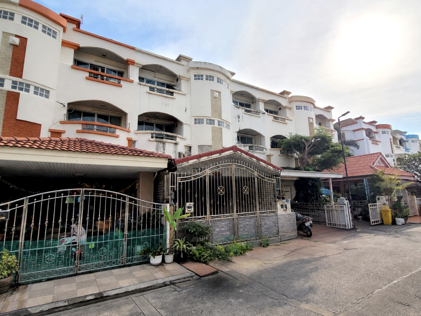 แฮปปี้แลนด์แกรนด์วิลล์ ลาดพร้าว 101 ทฮ. 4 ห้องนอน เนื้อที่ 28.2 ตร.ว. ดีงาม ทั้งฟังชั่น และทำเล สะดวก – รูปที่ 2