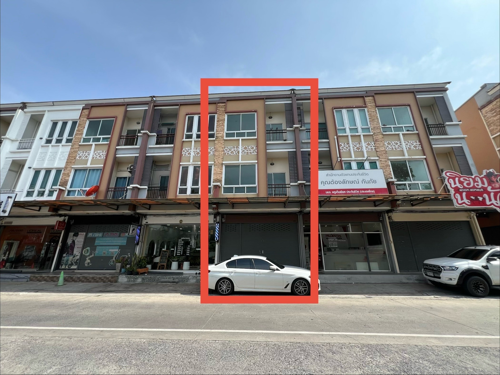 For sale/rent, 3-story commercial building, Thara Avenue, behind M Park Rangsit, Khlong 3. For sale/rent, 3-story commercial building, Thara Avenue, behind M Park Rangsit, Khlong 3.