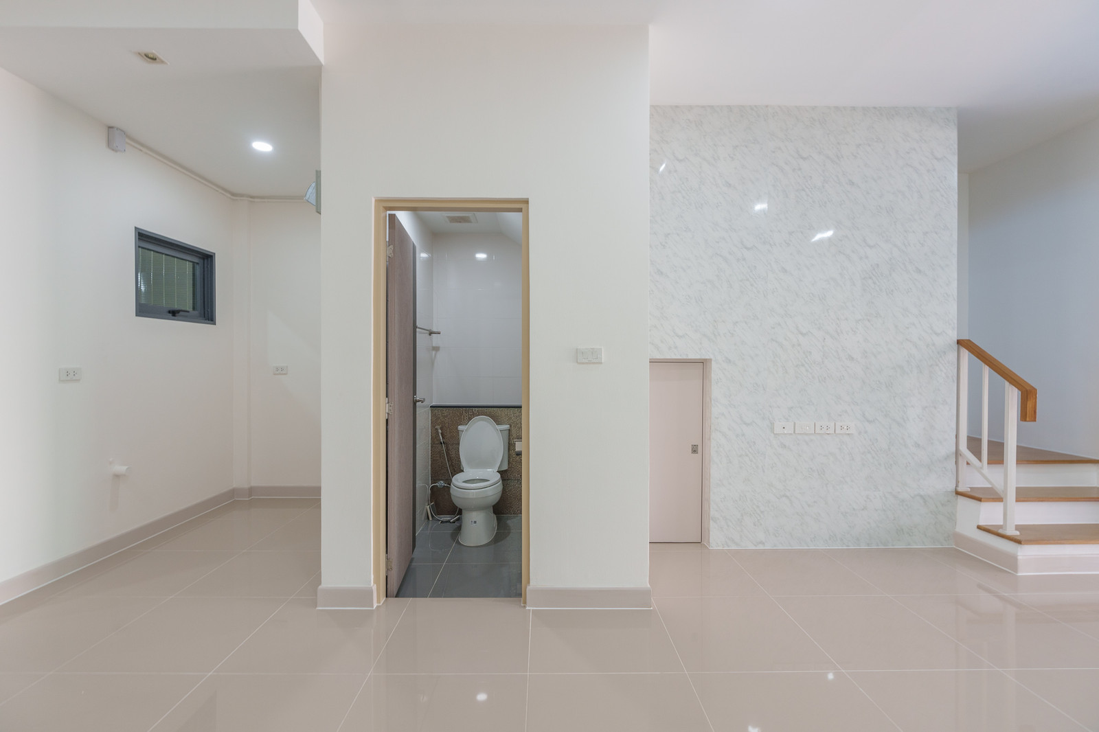 ( #บ้านนี้อยู่แล้วรวย💰)  Townhome รีโนเวทใหม่ทั้งหลัง + พื้นที่หลังบ้านเพิ่ม 33 ตร.ม."หมู่บ้านกลางเมือง สาทร–สุขสวัสดิ์" ใกล้ พระราม 3 เชื่อมต่อสาทรสะดวก | เพียง 5.39 ล้าน🔥 – รูปที่ 4