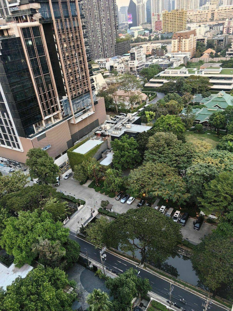 Somkid Gardens: 251.40 sqm. 3bed 4bath with maidroom High Floor Sell: 85,000,000 Rent: 200,000/mth Am: 0656199198 Somkid Gardens: 251.40 sqm. 3bed 4bath with maidroom High Floor Sell: 85,000,000 Rent: 200,000/mth Am: 0656199198