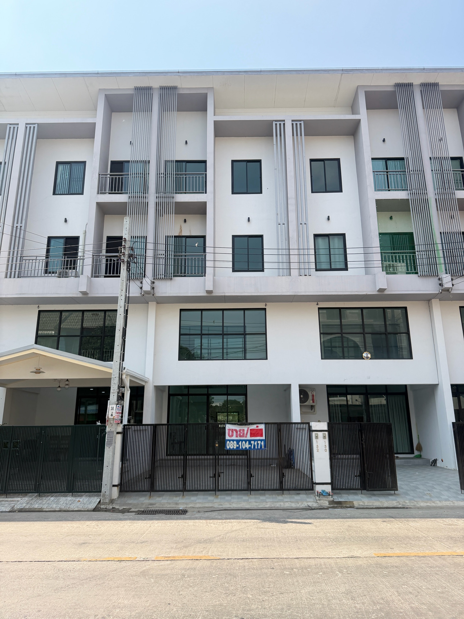 New townhome for sale, 3 and a half floors, Nawamin 42 (Prasert Manukit 48) New townhome for sale, 3 and a half floors, Nawamin 42 (Prasert Manukit 48)