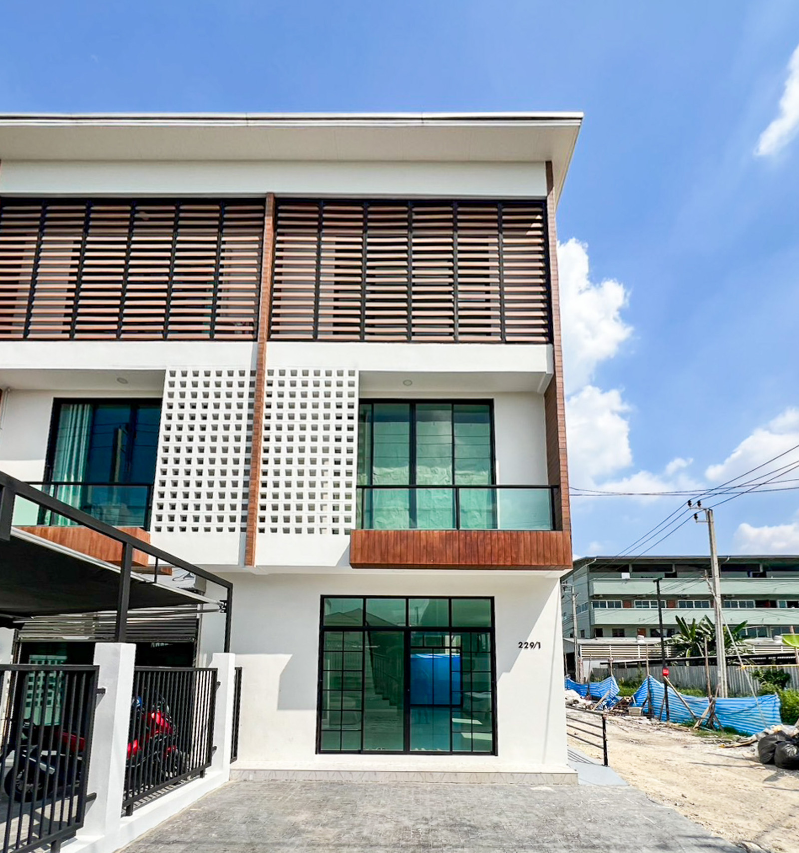 ขายทาวน์โฮม 3 ชั้นมือหนึ่งแจ้งวัฒนะ 6 หลังมุม 27.8 ตร.ว. ใกล้ MRT 3 สาย เพียง 6.3 ล้าน ขายทาวน์โฮม 3 ชั้นมือหนึ่งแจ้งวัฒนะ 6 หลังมุม 27.8 ตร.ว. ใกล้ MRT 3 สาย เพียง 6.3 ล้าน