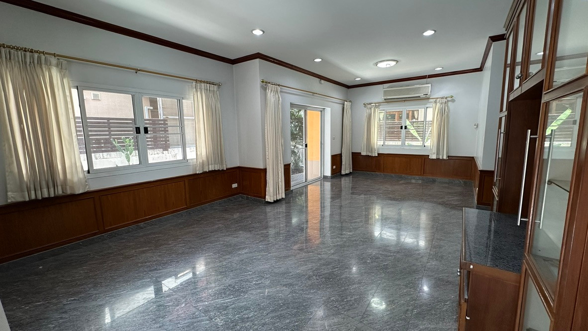บ้านเดี่ยวทรงใหญ่ 5 นอน 4 น้ำ มีห้องแม่บ้าน 70 ตร.วา!! – รูปที่ 3