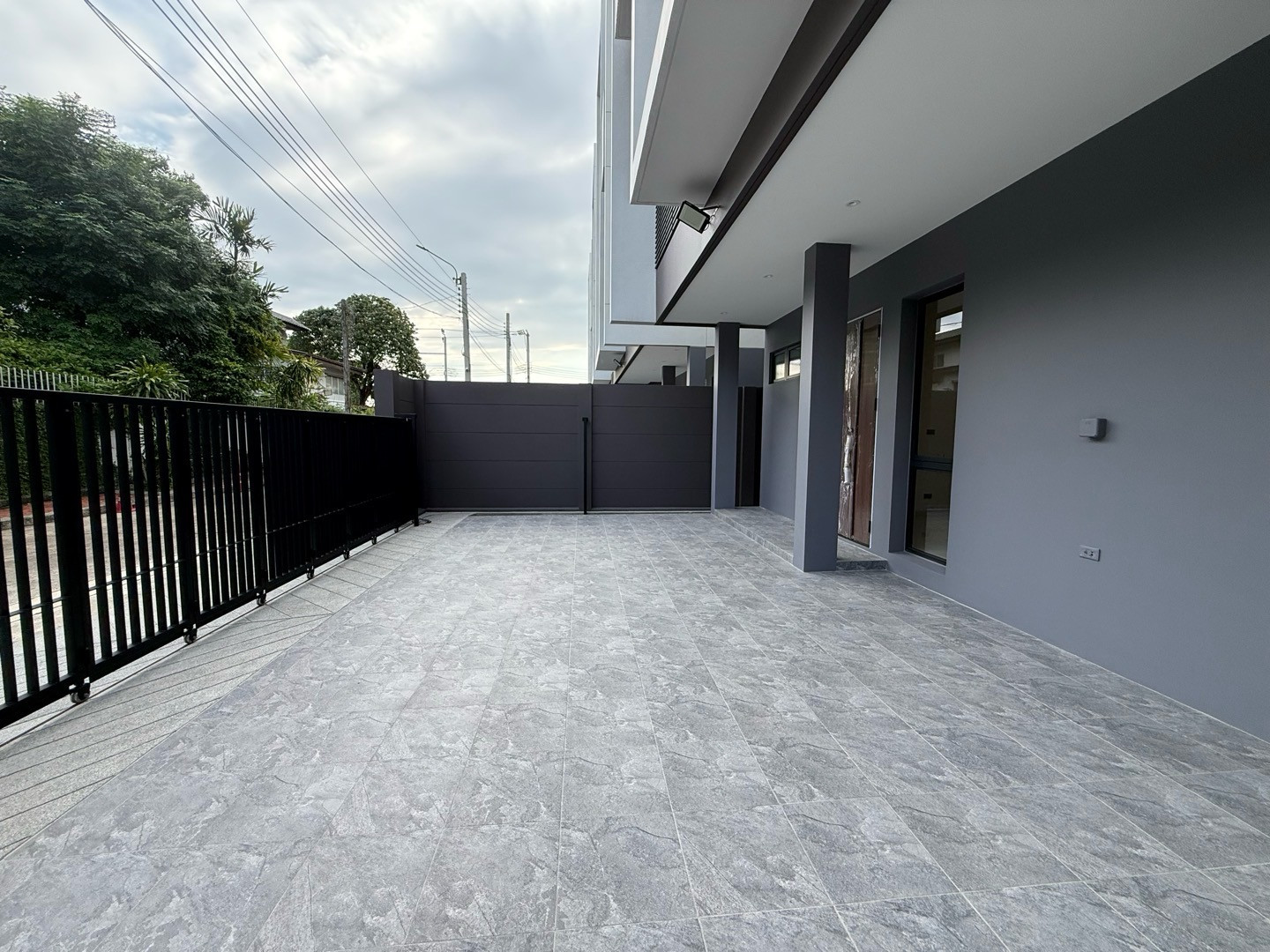 บ้านมือ 1 บ้านเดี่ยว 3 ชั้น โครงสร้างแบบ Conventional !!! ลาดพร้าว 101 /4 ห้องนอน 5 ห้องน้ำ 3 ที่จอดรถ /270 ตร.ม/40 ตร.ว /13.99 MB – รูปที่ 2