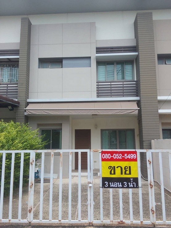 Live comfortably, dont need a car!! Townhome for sale, 2 floors, 3 bedrooms, 3 bathrooms, Phatthamo Town Village, new condition, excellent location on Chaengwattana Road. Live comfortably, dont need a car!! Townhome for sale, 2 floors, 3 bedrooms, 3 bathrooms, Phatthamo Town Village, new condition, excellent location on Chaengwattana Road.