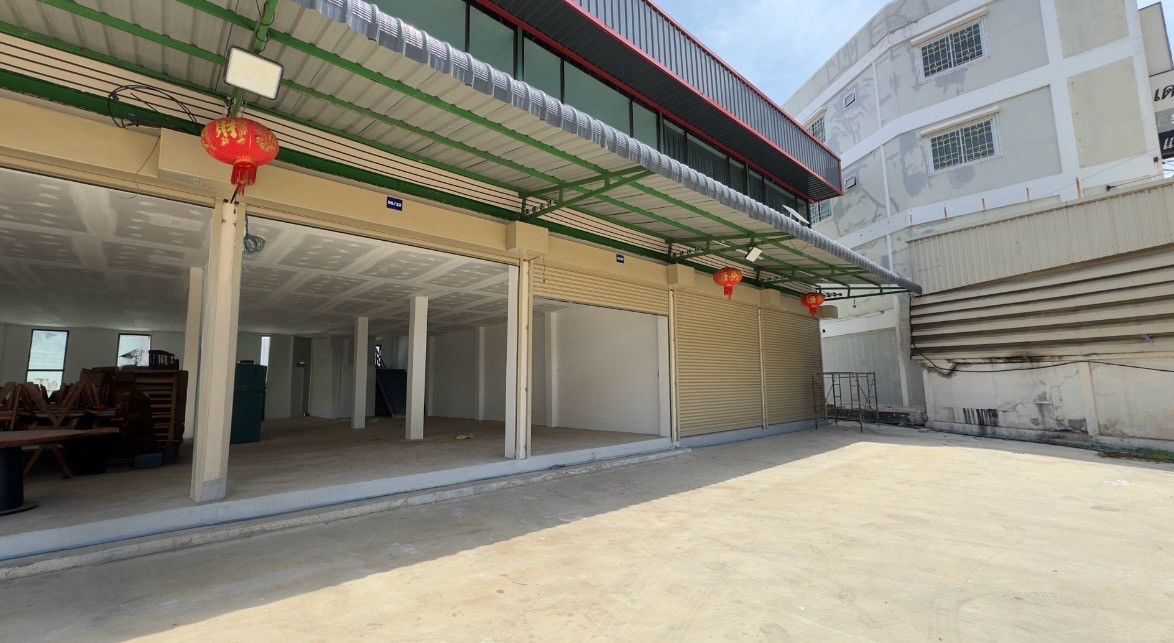 Commercial building for rent Bang Krachao-Tha Chin, 2 floors (90 sq m.), near Yi Pin Xuan Restaurant, only 30,000/mo.