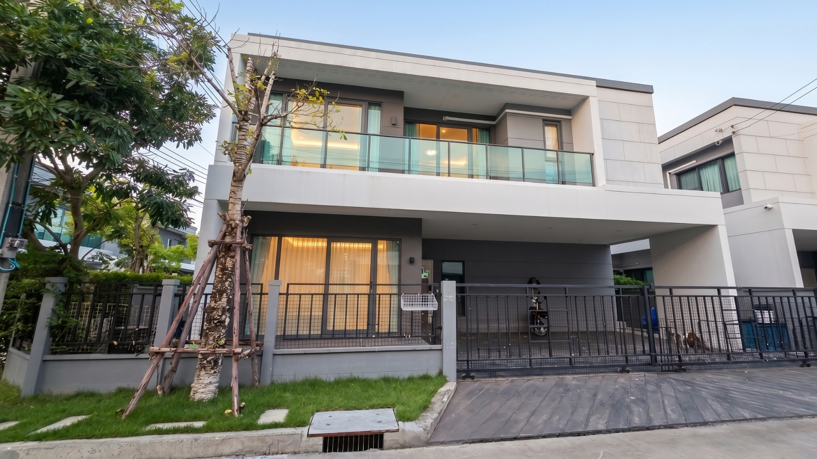 ขายถูกสุดในโครงการ บ้านเดี่ยว 2 ชั้นหลังมุม Centro Ramindra – Chatuchot 2 เซนโทร รามอินทรา – จตุโชติ 2 เนื้อที่ 56.10 ตารางวา พื้นที่ใช้สอย 260 ตารางเมตร 4 ห้องนอน 5 ห้องน้ำ ขายถูกสุดในโครงการ บ้านเดี่ยว 2 ชั้นหลังมุม Centro Ramindra – Chatuchot 2 เซนโทร รามอินทรา – จตุโชติ 2 เนื้อที่ 56.10 ตารางวา พื้นที่ใช้สอย 260 ตารางเมตร 4 ห้องนอน 5 ห้องน้ำ