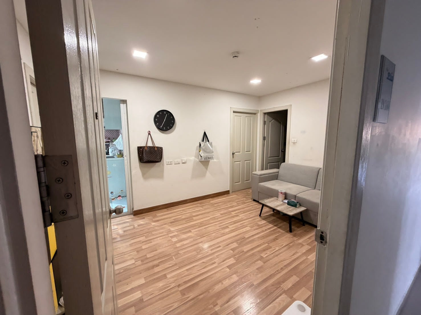 Condo for sale, The One Plus @Srinakarin, special price only 1.65 million baht. Condo for sale, The One Plus @Srinakarin, special price only 1.65 million baht.