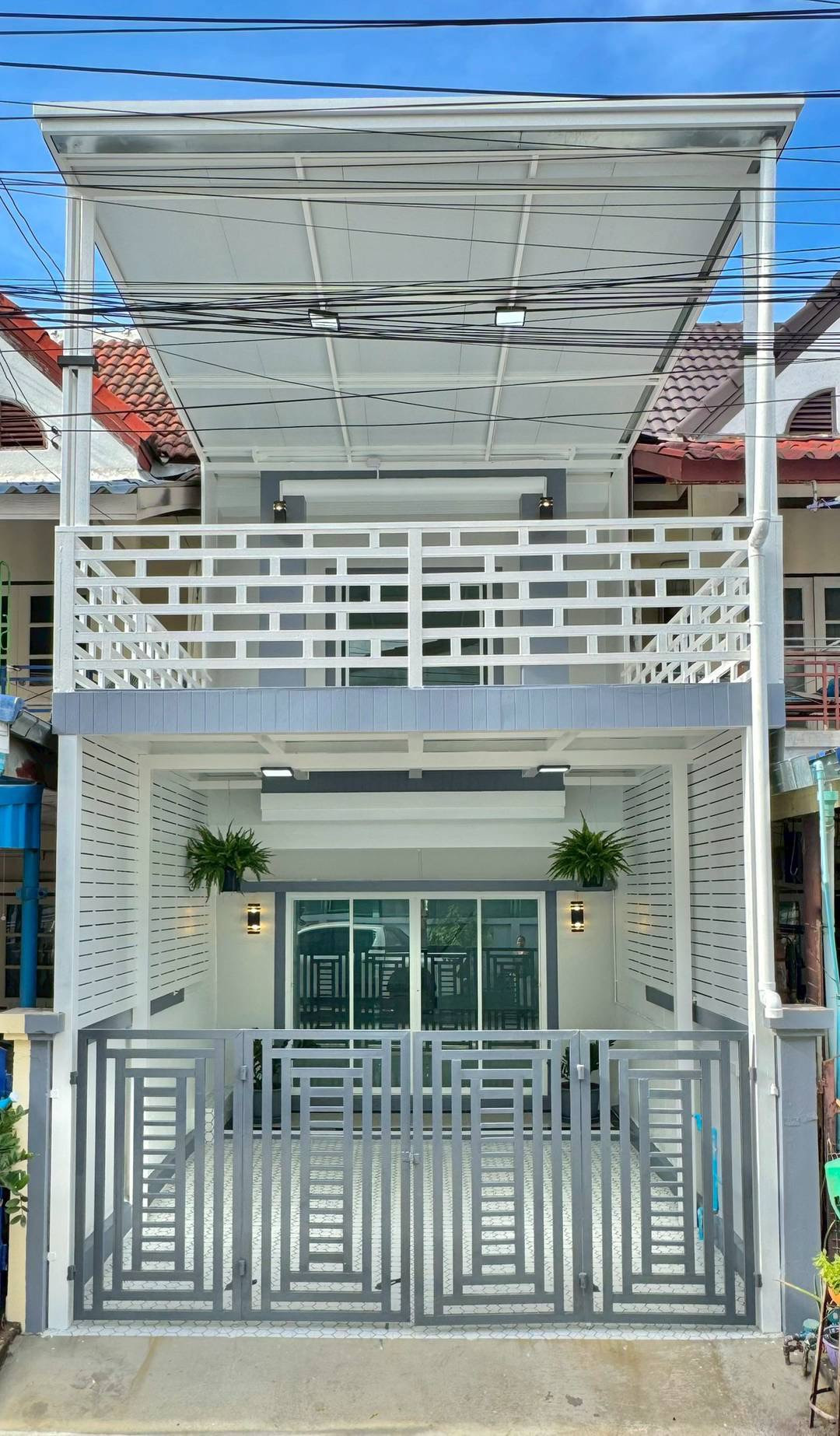 Townhouse for sale, Chitnarong Garden House, Bang Krang, 16.5 sq m, newly decorated, near Ratchaphruek, can trade, free transfer. Townhouse for sale, Chitnarong Garden House, Bang Krang, 16.5 sq m, newly decorated, near Ratchaphruek, can trade, free transfer.
