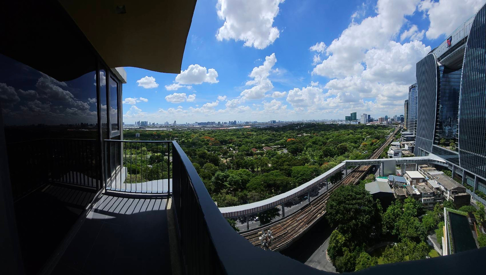 • Rare Item สำหรับคนชอบวิวสวน! ระเบียงโค้ง ทั้งโครงการมีแค่ 6 ห้อง 3 ห้องนอน วิวสวนจตุจักรเต็มตา ระเบียงโค้งสุดพิเศษ ห้องใหม่ไม่เคยมีคนอยู่ • Rare Item สำหรับคนชอบวิวสวน! ระเบียงโค้ง ทั้งโครงการมีแค่ 6 ห้อง 3 ห้องนอน วิวสวนจตุจักรเต็มตา ระเบียงโค้งสุดพิเศษ ห้องใหม่ไม่เคยมีคนอยู่