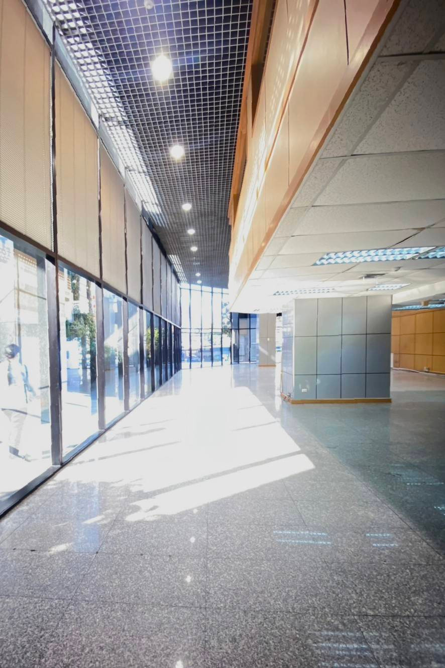 **Selling below market price** < Lobby Hall - Lumpini Tower Rama 4 Building > Next to the main road / make a showroom, storefront branch, flea market – รูปที่ 4