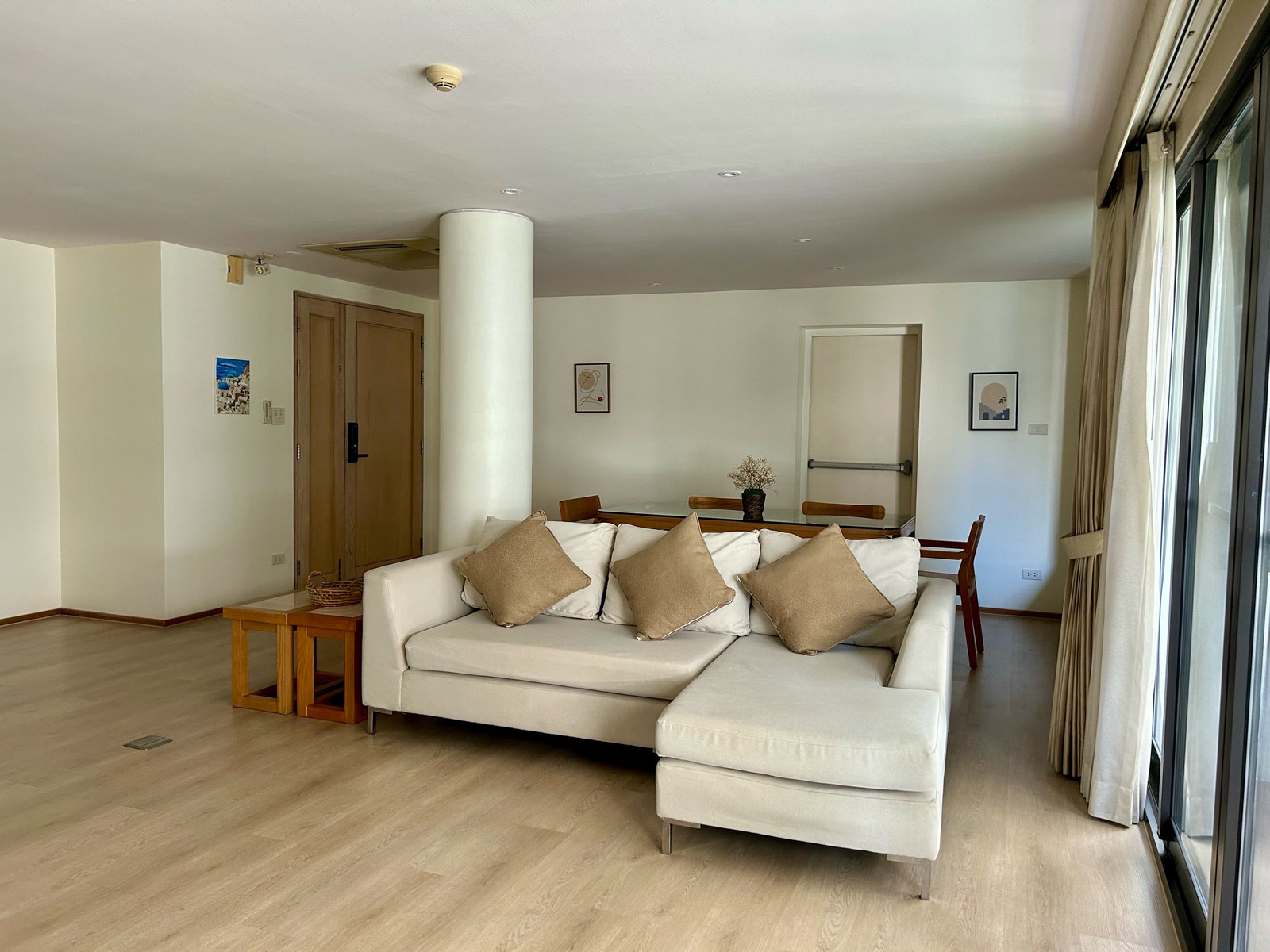 COZY 2 BEDROOM FOR RENT IN LANGSUAN, PETS FRIENDLY.
COZY 2 BEDROOM FOR RENT IN LANGSUAN, PETS FRIENDLY.