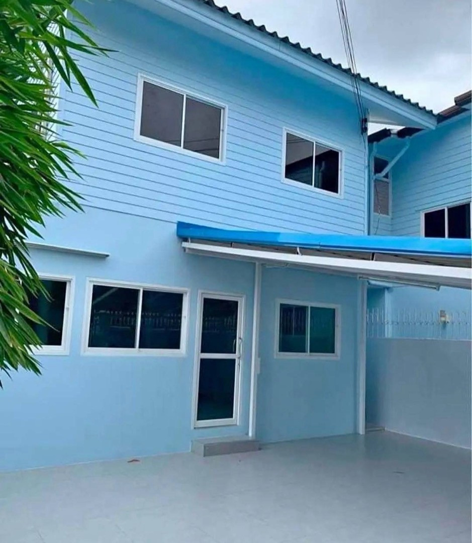🏡✨ Single house for rent near BTS Talat Phlu, only 1.5 km.
📍Soi Taksin 40, enter the alley about 300 meters.  
Near Big C Dao Khanong / The Mall Tha Phra / Riverside Plaza