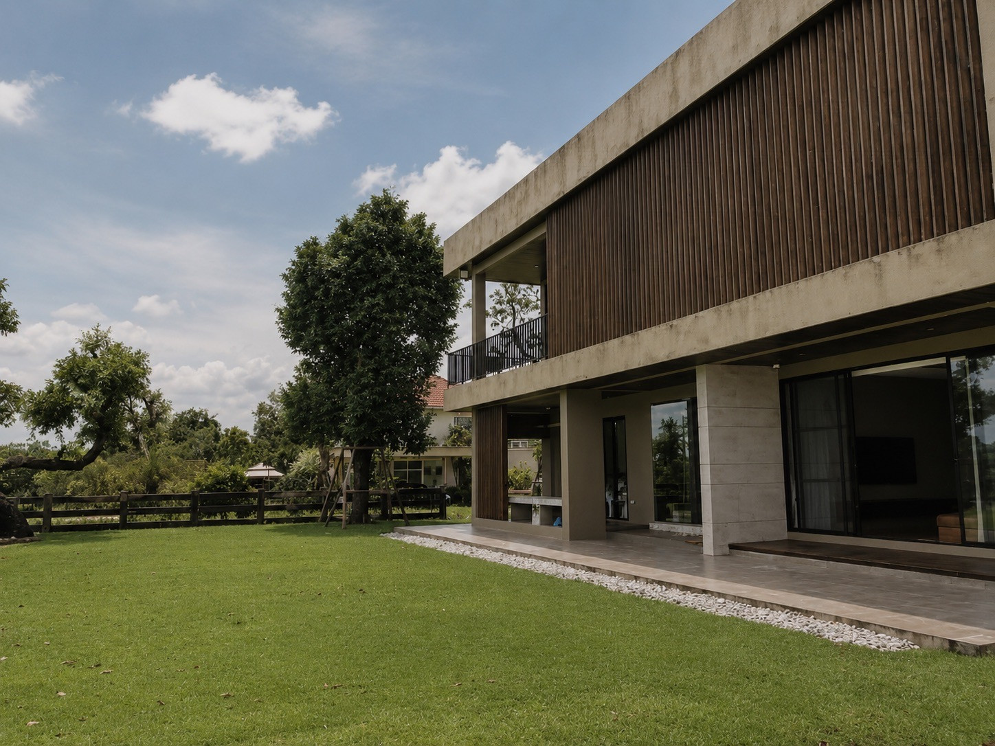 🏡 Modern Luxury House, a detached house with a simple and elegant design. On a potential location 📍 Khae Rai Subdistrict, Krathum Baen District, Samut Sakhon Province 🏡 Modern Luxury House, a detached house with a simple and elegant design. On a potential location 📍 Khae Rai Subdistrict, Krathum Baen District, Samut Sakhon Province