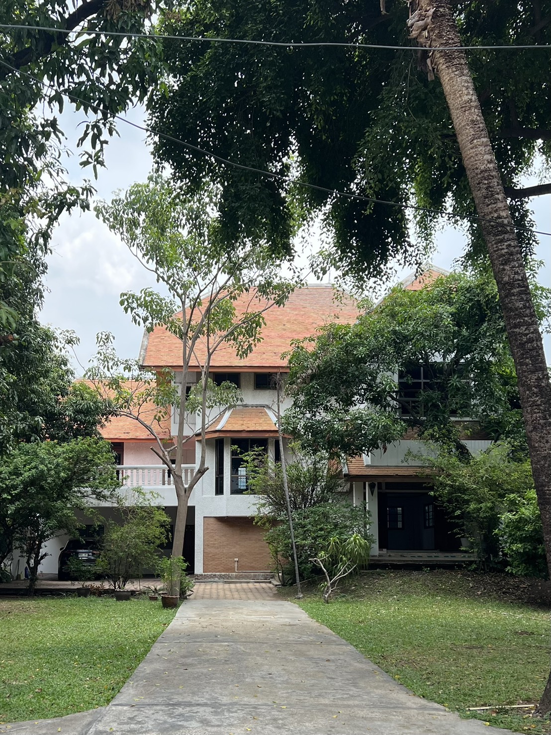 Land for sale with a 2-storey detached house, area 200 sq m, Soi Lat Phrao 43, Samsen Nok Subdistrict, Huai Khwang District, Bangkok (near BTS Phawana Station) Land for sale with a 2-storey detached house, area 200 sq m, Soi Lat Phrao 43, Samsen Nok Subdistrict, Huai Khwang District, Bangkok (near BTS Phawana Station)