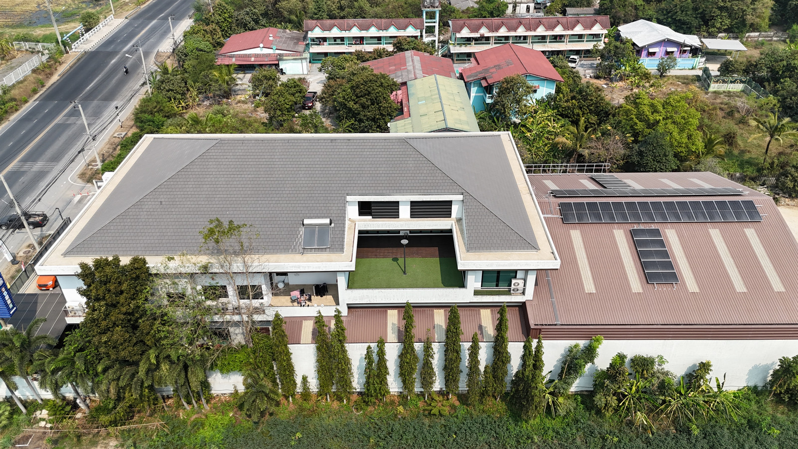 ให้เช่า อาคาร 2 ชั้น อาคารพาณิชย์ โกดัง และที่พักอาศัย พร้อมโซลาร์เซลล์ 25.2 kWp บนที่ดิน 2 ไร่ ติดถนนประชาร่วมใจ มีนบุรี กรุงเทพ – รูปที่ 3