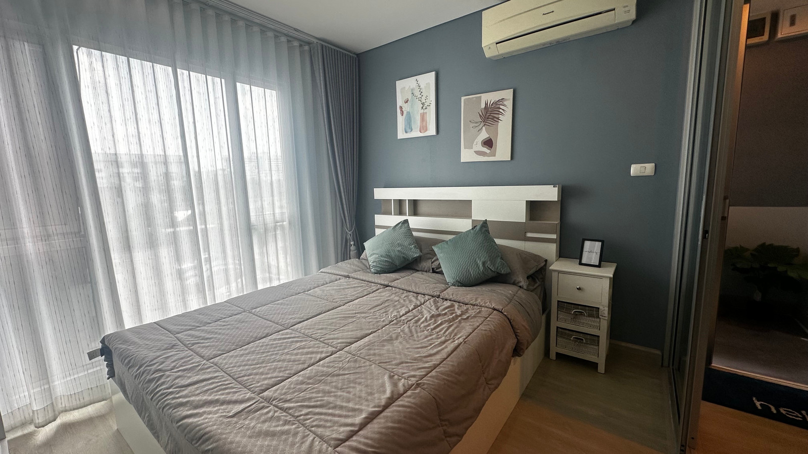For sale Serrano Condominium Rama 2, size 28 sq m, Building A, 3rd floor, newly renovated, beautiful, cheap price, only 1.95 million. If interested, contact Line id: minniemah.