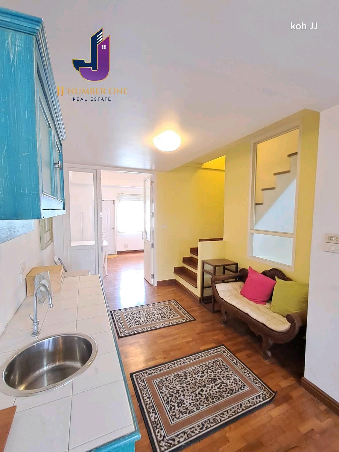 Home Office for rent, large twin townhome, 528 sq m, Prasertmanukit 5, near Kasetsart University, parking for many cars.