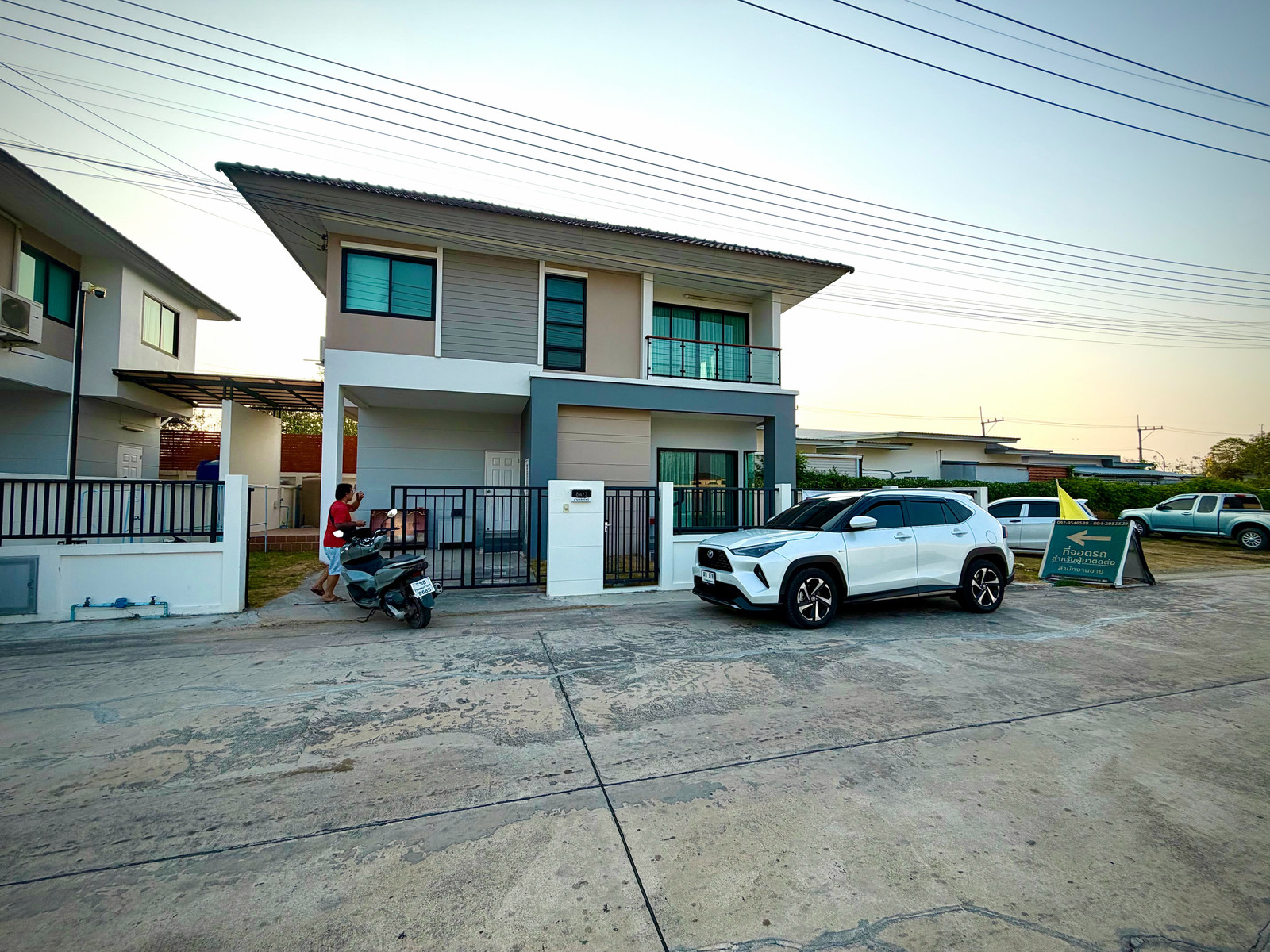 Baan Thammachat for sale, Rangsit Khlong 8, semi-detached house, single function. Baan Thammachat for sale, Rangsit Khlong 8, semi-detached house, single function.