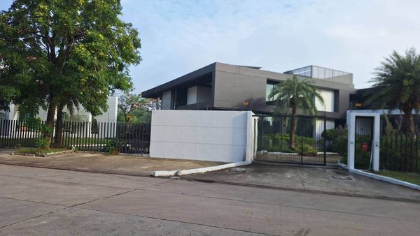 For Rent, 🏬 2-Storey Building on Approx. 2 Rai of Land, Usable Area 1,700 sq.m. 📍 Panya Ramindra Road, Near Safari World