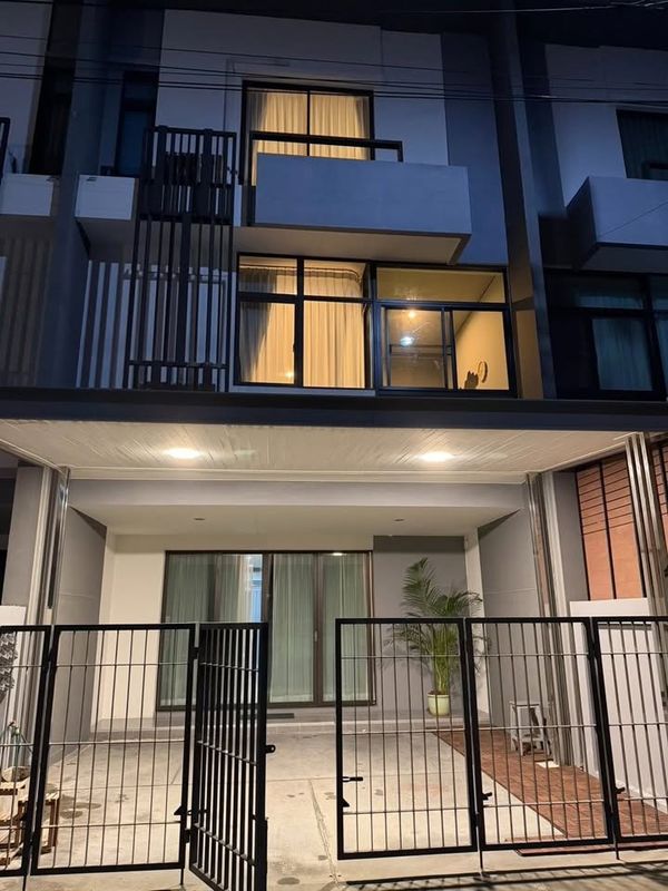 ให้เช่า ทาวน์โฮม 3 ชั้น โครงการ Plex Residence เกษตร-นวมินทร์ ขนาด 20 ตารางวา 2 ห้องนอน แขวงนวมินทร์ เขตบึงกุ่ม กรุงเทพมหานคร