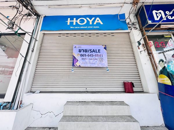 Commercial building for sale, prime location, beginning of Soi Bang Chan, next to the Pink Line. (Bang Chan Station) suitable for trading, clinics, shops.
• Location: beginning of Soi Bang Chan (Phraya Suren Road), next to the main road and BTS.