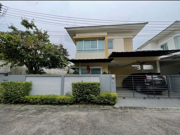 Single house for sale, Casa Ville Suan Suea, Sriracha. Located at the very end of the row, offering high privacy. Fully furnished with built-in features.